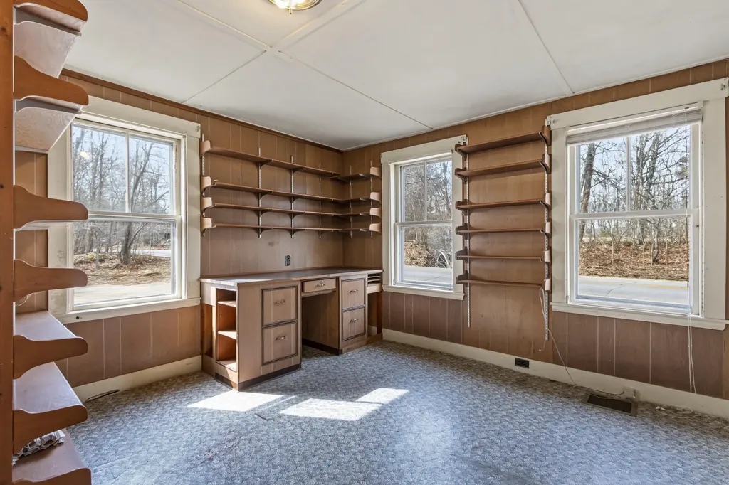 982 King Street Oxford ME 04270
