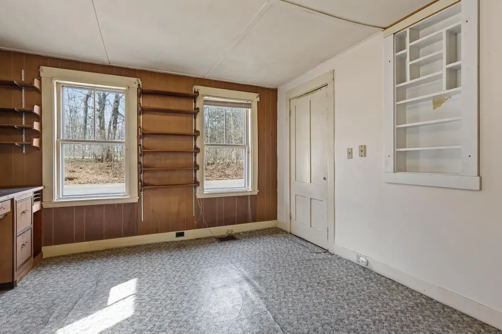 982 King Street Oxford ME 04270
