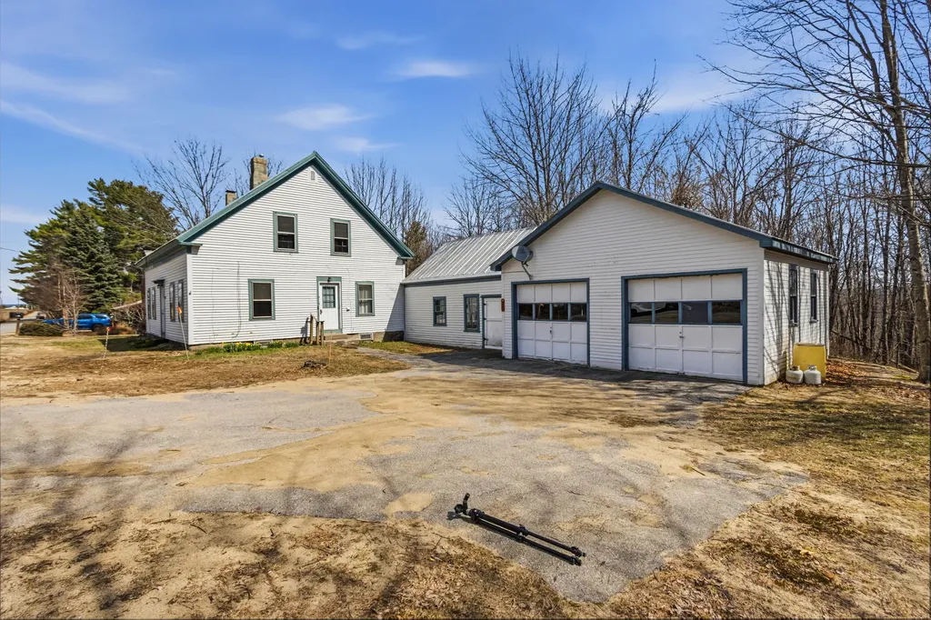 982 King Street Oxford ME 04270