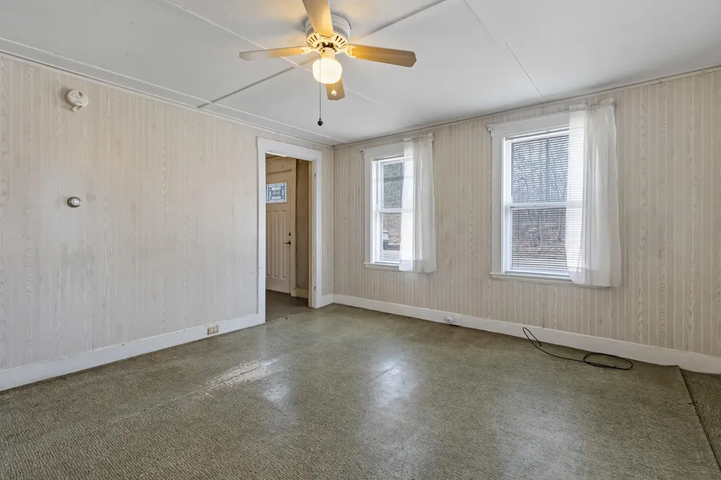 982 King Street Oxford ME 04270