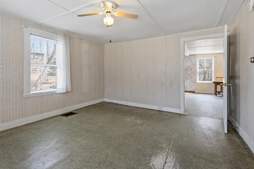 982 King Street Oxford ME 04270