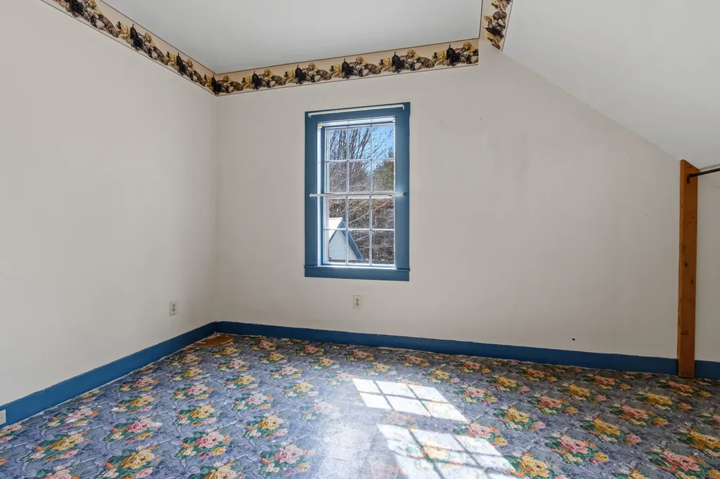 982 King Street Oxford ME 04270