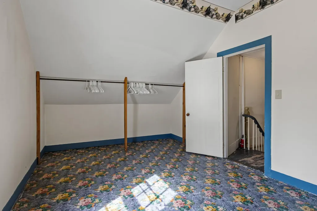 982 King Street Oxford ME 04270