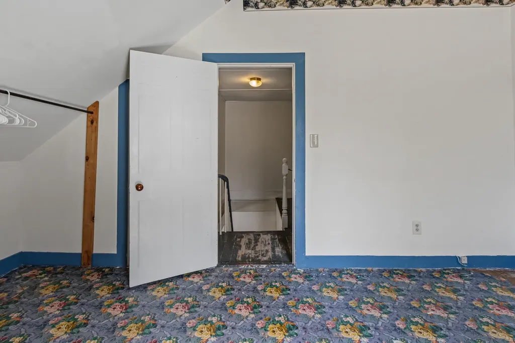 982 King Street Oxford ME 04270