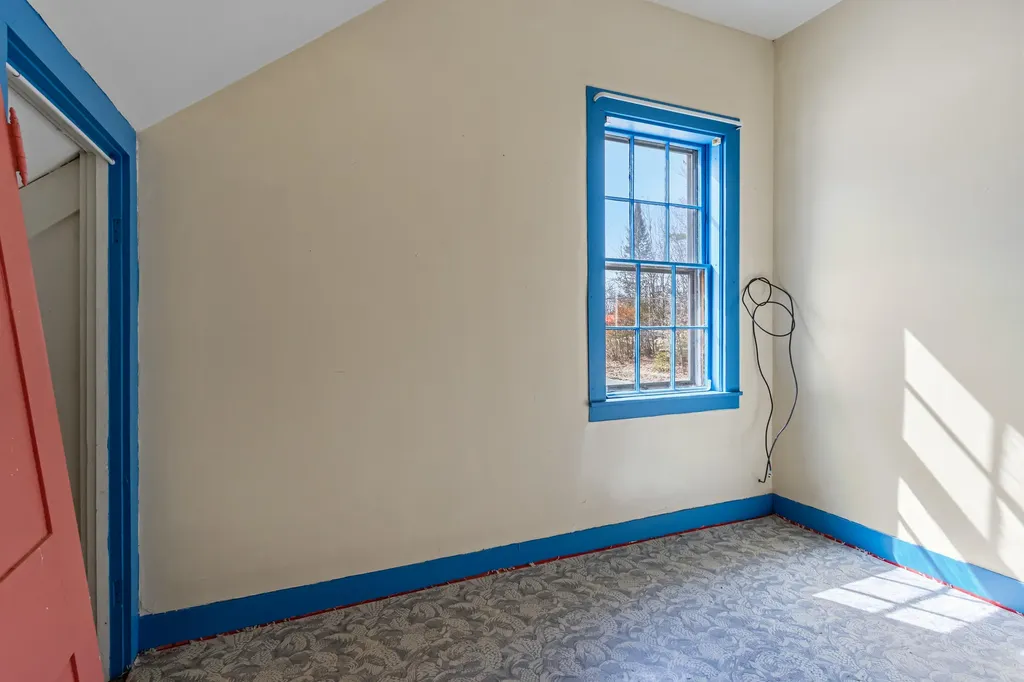 982 King Street Oxford ME 04270