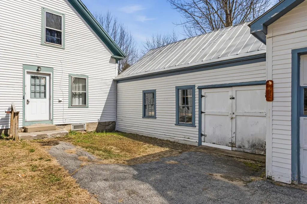 982 King Street Oxford ME 04270