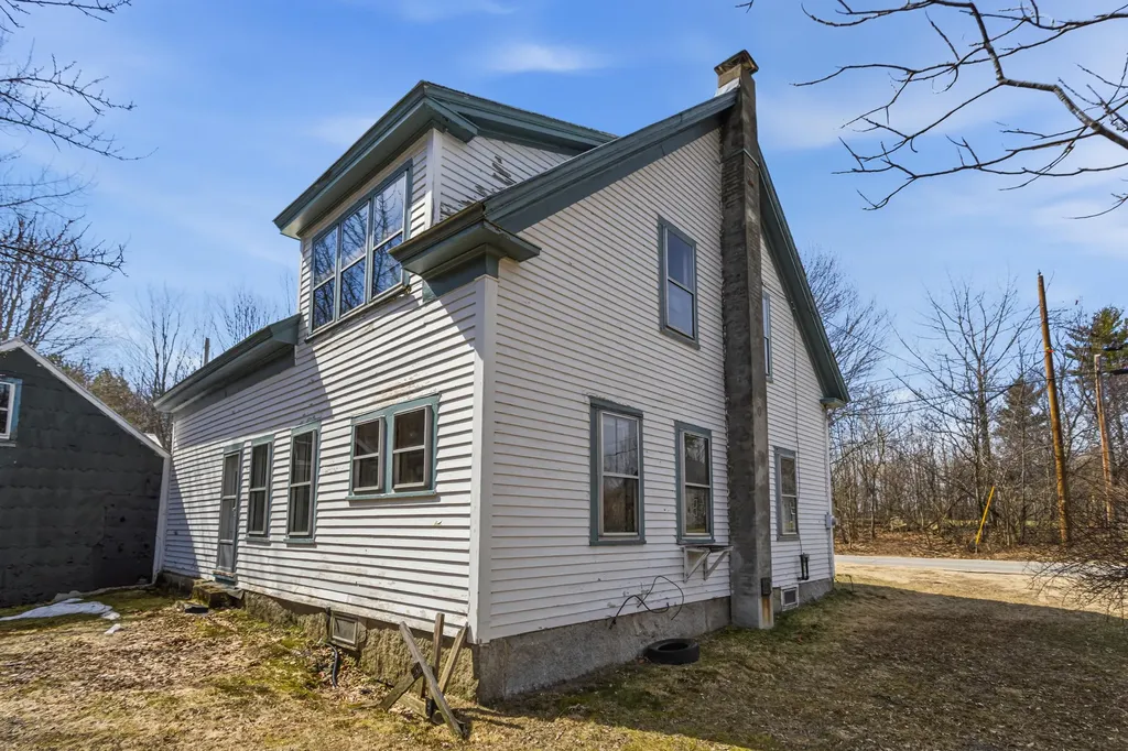 982 King Street Oxford ME 04270