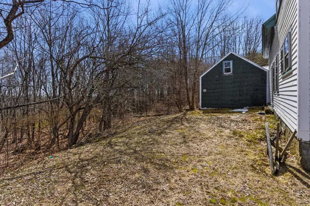 982 King Street Oxford ME 04270