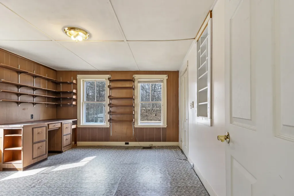982 King Street Oxford ME 04270