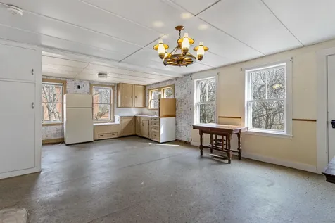 982 King Street Oxford ME 04270