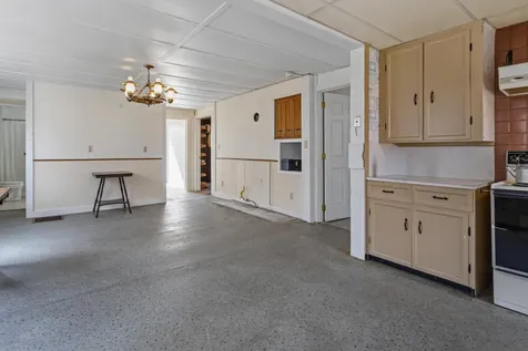 982 King Street Oxford ME 04270