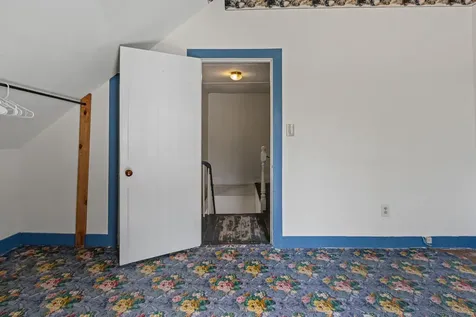 982 King Street Oxford ME 04270