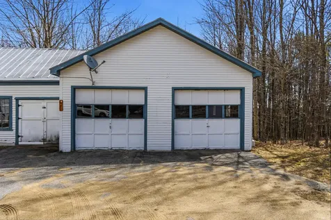 982 King Street Oxford ME 04270