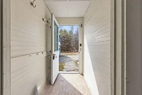 982 King Street Oxford ME 04270
