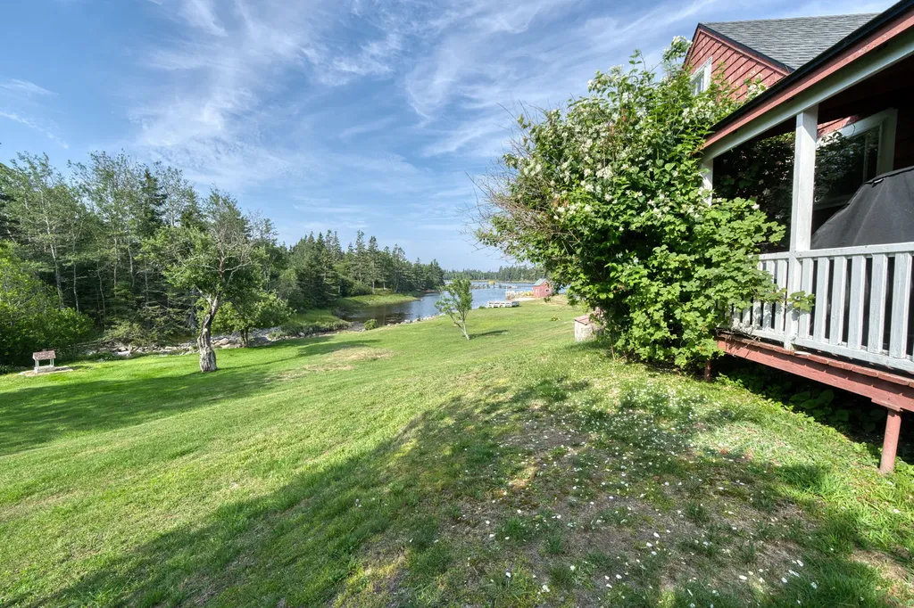 129 E Boston Road Vinalhaven ME 04863