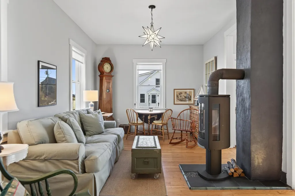 202 Two Lights Road Cape Elizabeth ME 04107