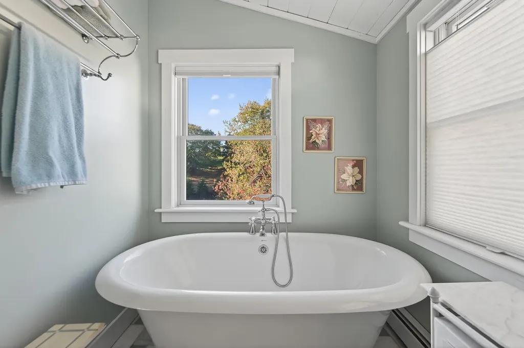 202 Two Lights Road Cape Elizabeth ME 04107