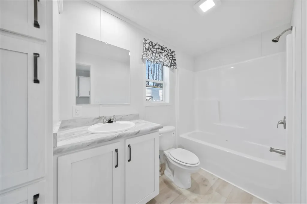 970 Gardiner Road Wiscasset ME 04578