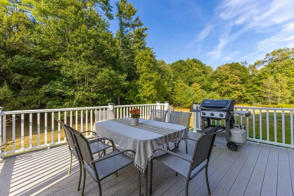 18 Laura Whitney Drive North Yarmouth ME 04097