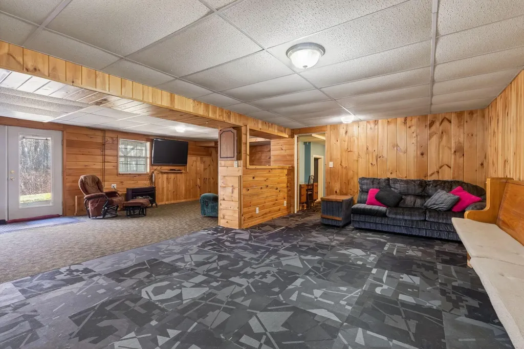 384 Pond Road Lewiston ME 04240