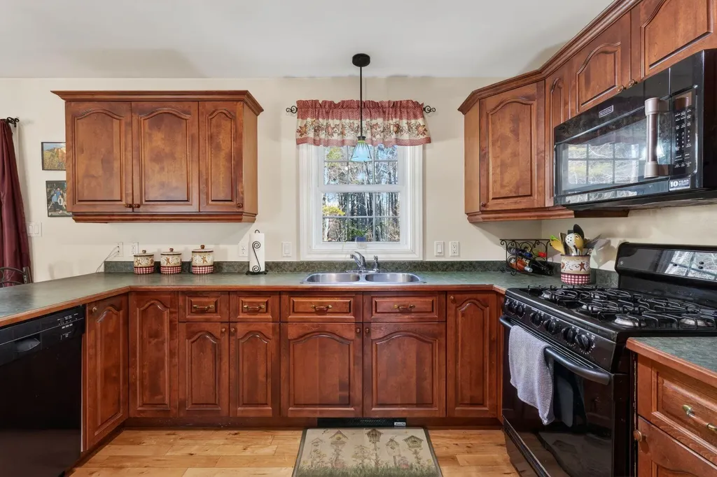 384 Pond Road Lewiston ME 04240