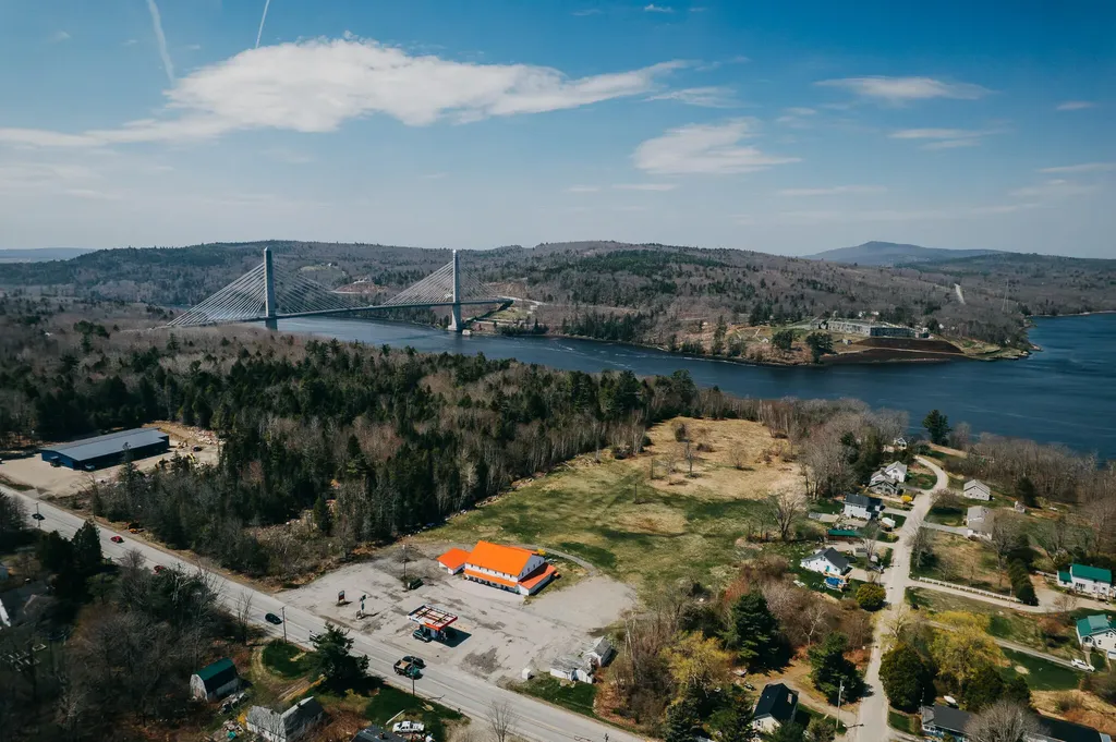 87 U.s. Highway 1 Verona Island ME 04416