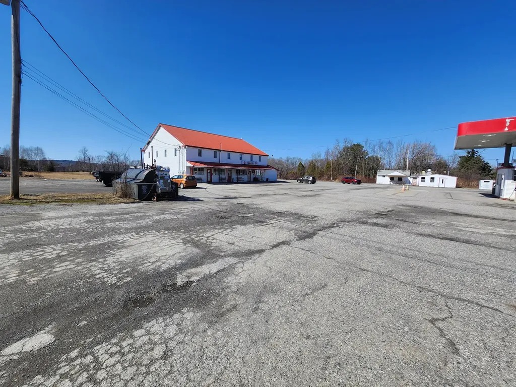 87 U.s. Highway 1 Verona Island ME 04416