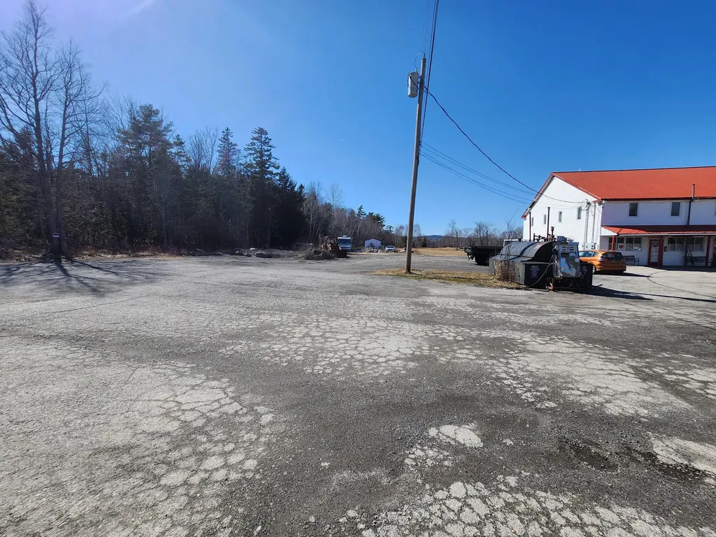 87 U.s. Highway 1 Verona Island ME 04416
