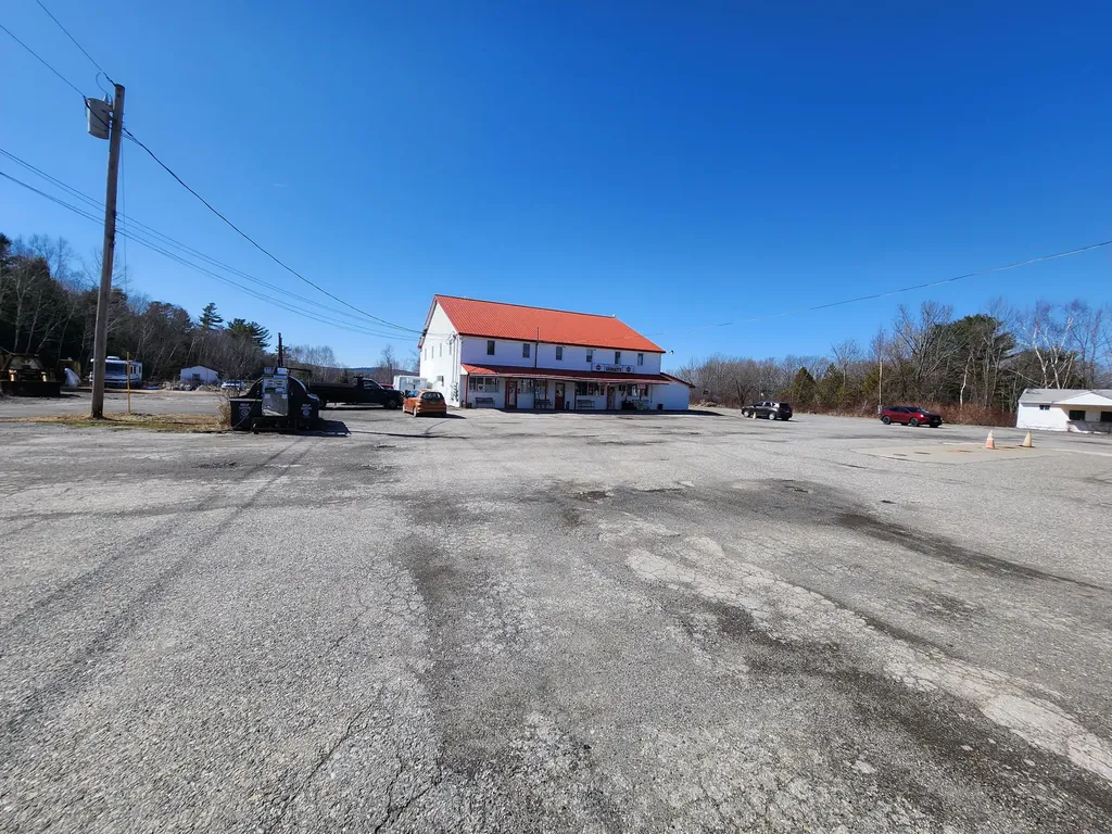 87 U.s. Highway 1 Verona Island ME 04416