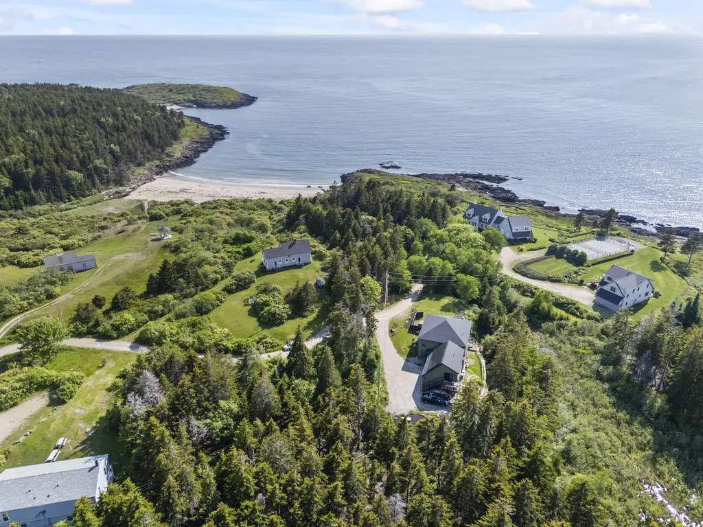 27 Seacrest Circle Phippsburg ME 04562