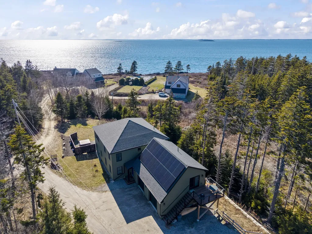 27 Seacrest Circle Phippsburg ME 04562