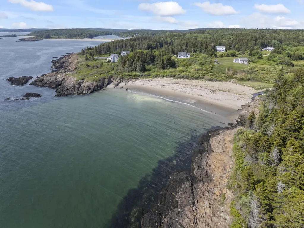 27 Seacrest Circle Phippsburg ME 04562