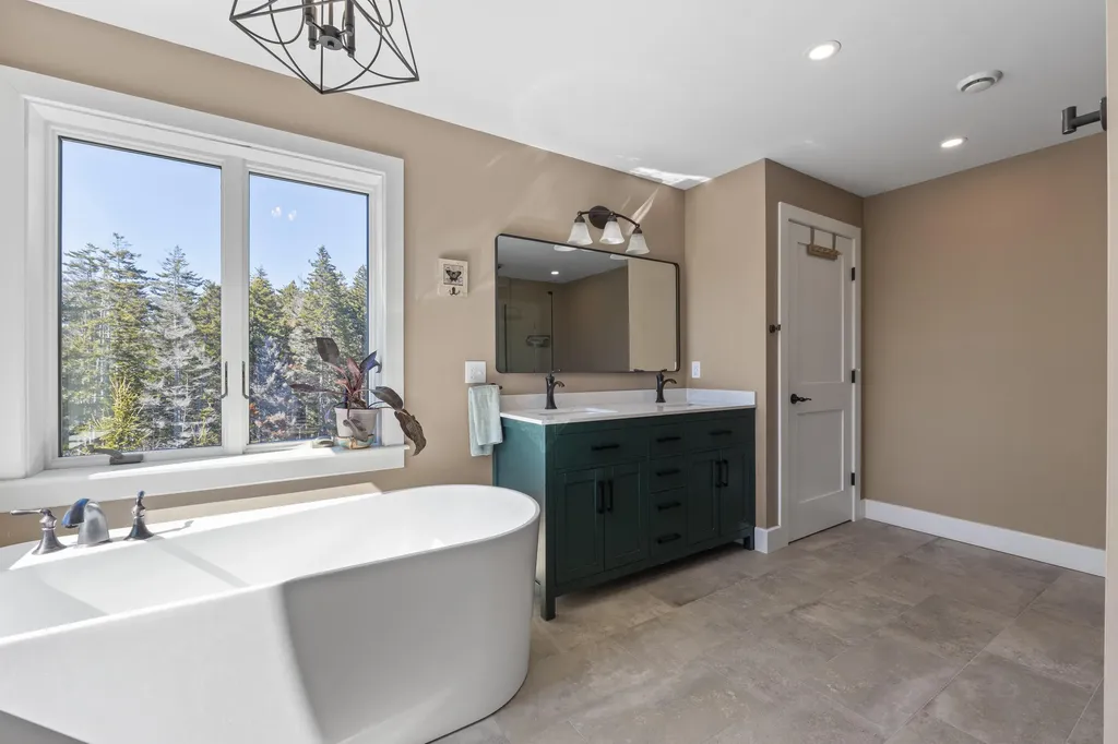 27 Seacrest Circle Phippsburg ME 04562