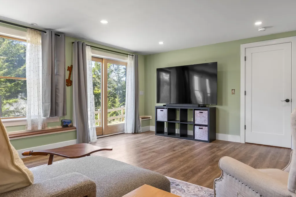 27 Seacrest Circle Phippsburg ME 04562