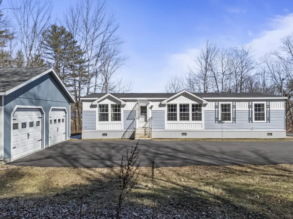 25 Birch Street Winthrop ME 04364