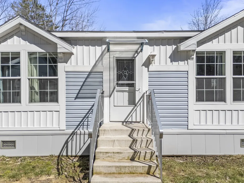 25 Birch Street Winthrop ME 04364