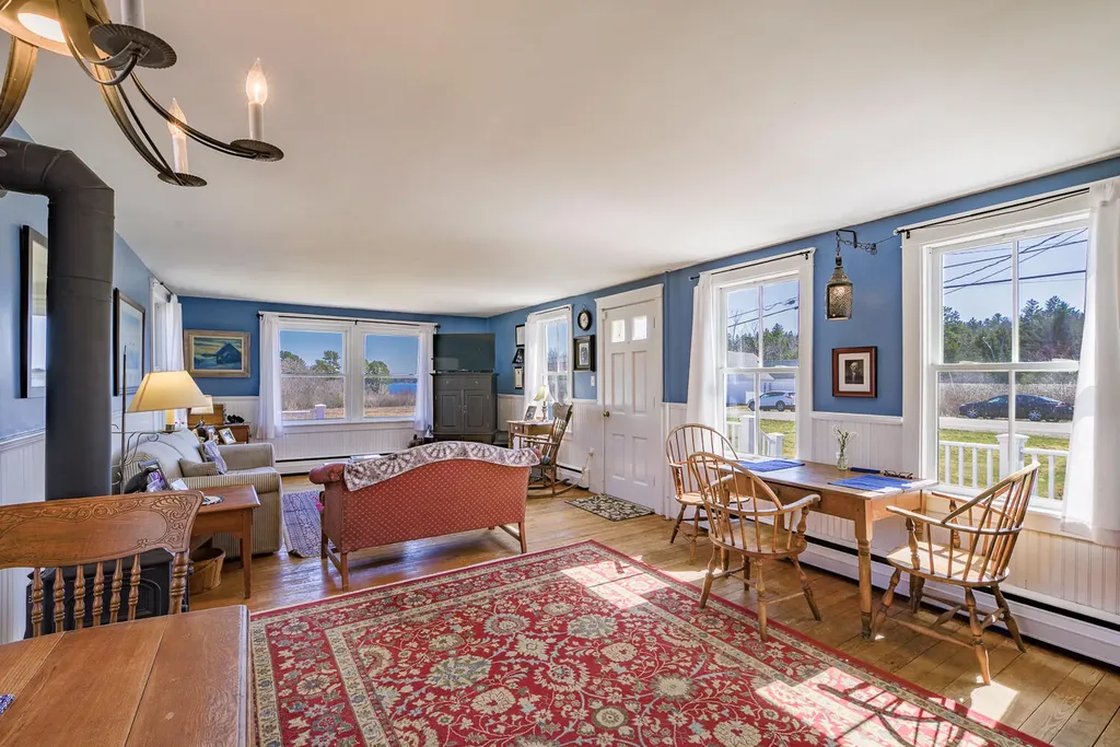 36 Hathorne Point Road Cushing ME 04563