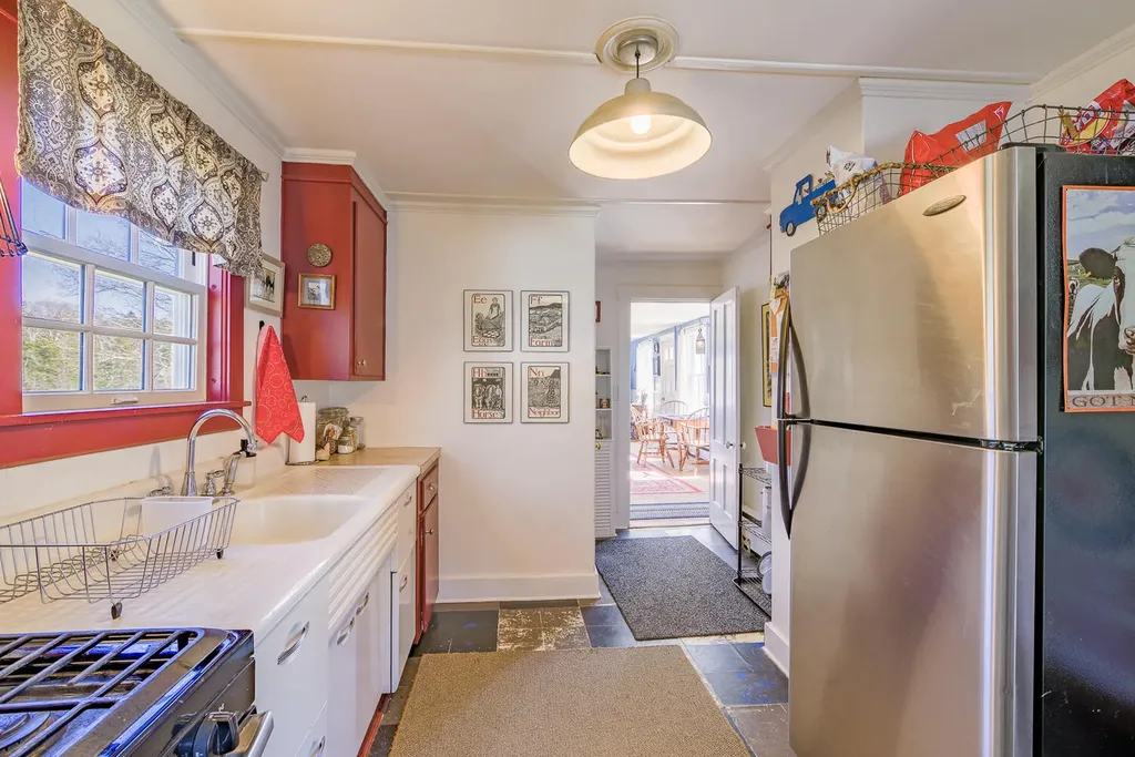 36 Hathorne Point Road Cushing ME 04563