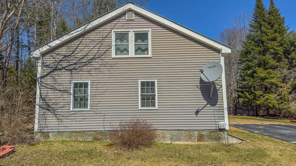 513 S High Street Bridgton ME 04009