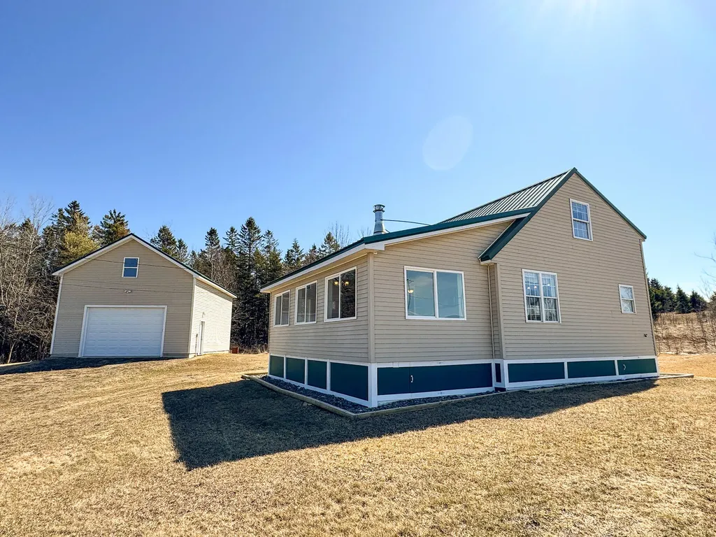 643 Averill Road Prentiss Twp T7 R3 Nbpp ME 04487