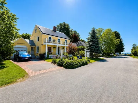 12 Reg Roc Road Falmouth ME 04105