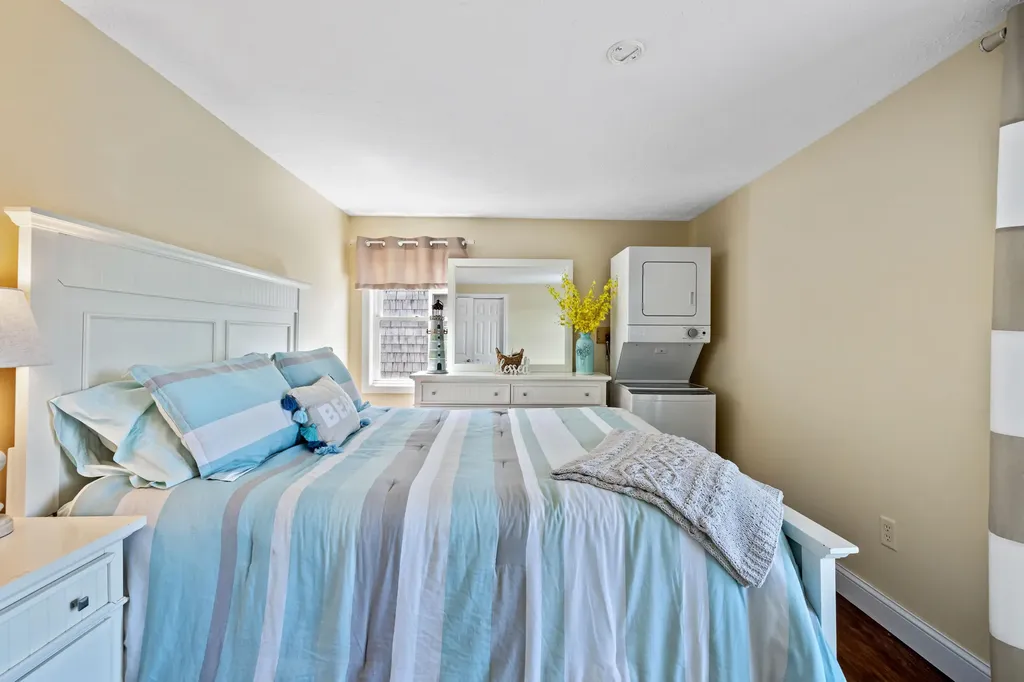 371 Webhannet Drive Wells ME 04090