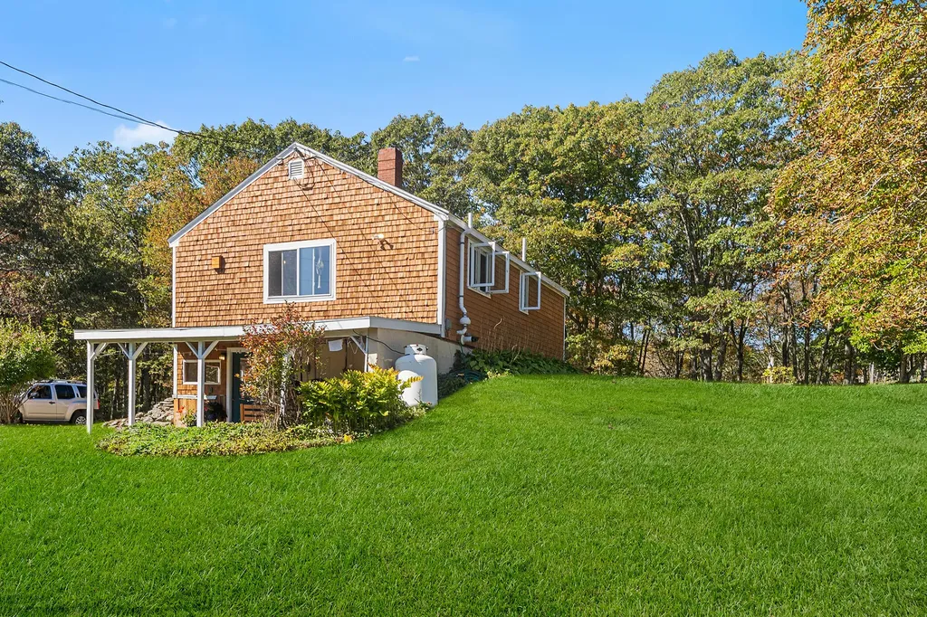9 Bearces Hill Road Bristol ME 04539