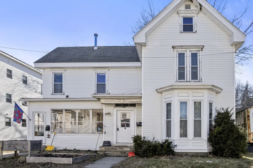 14 Swan Street Augusta ME 04330