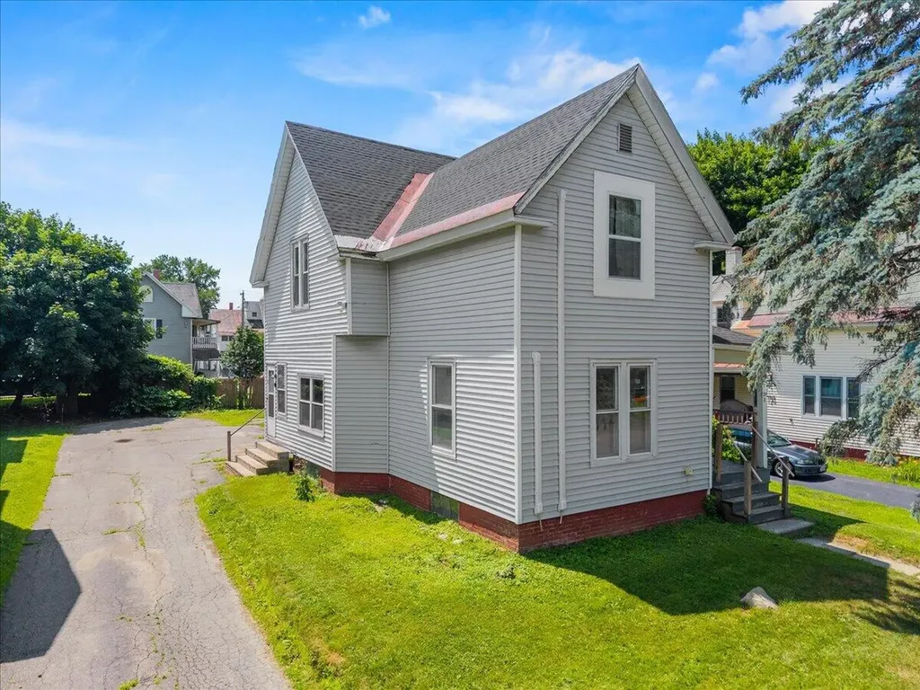 22 Ash Street Waterville ME 04901
