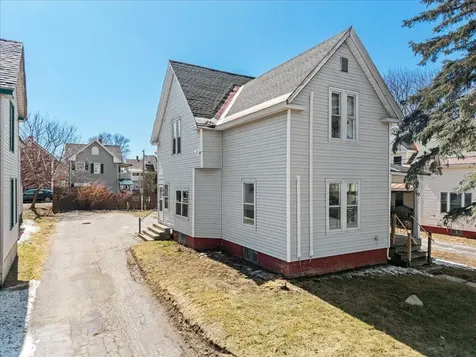 22 Ash Street Waterville ME 04901