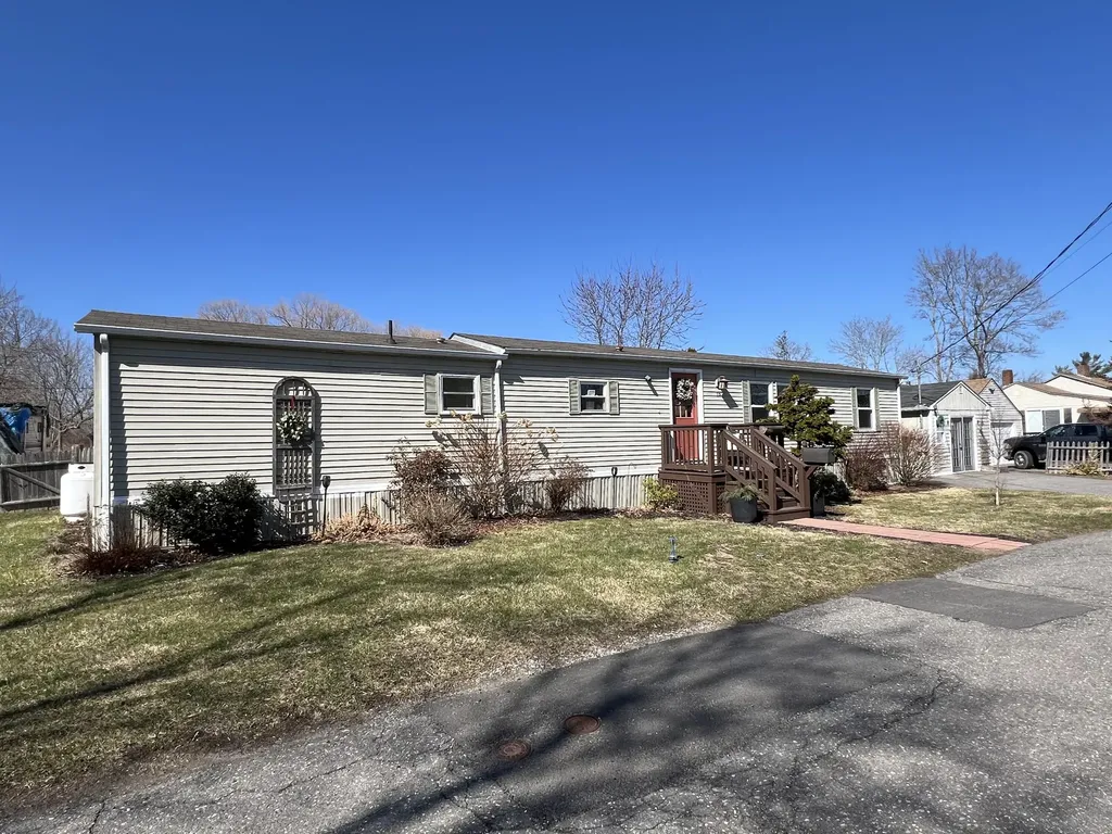 15 Marks Lane Rockland ME 04841
