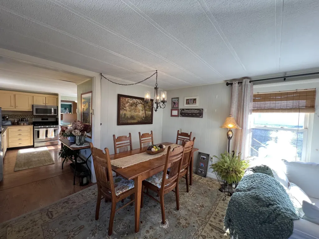 15 Marks Lane Rockland ME 04841