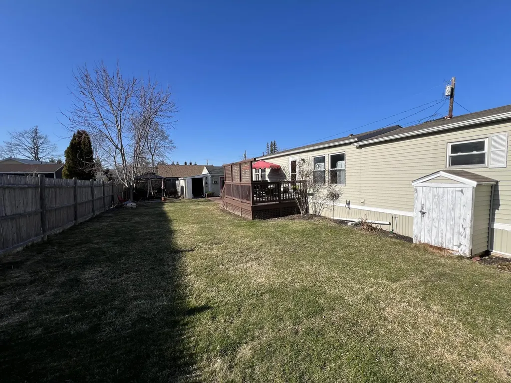 15 Marks Lane Rockland ME 04841