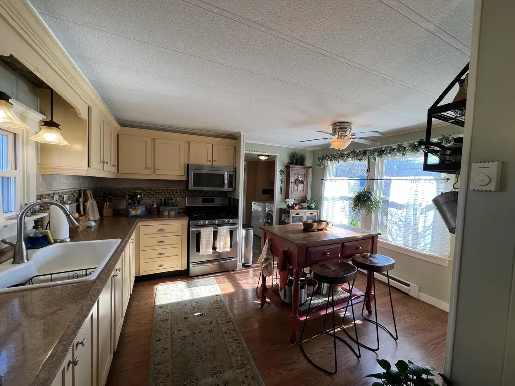 15 Marks Lane Rockland ME 04841